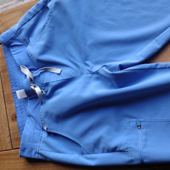 FIGS Ceil Blue Scrub Set-MEDIUM REG-EUC - Picture 4 of 6